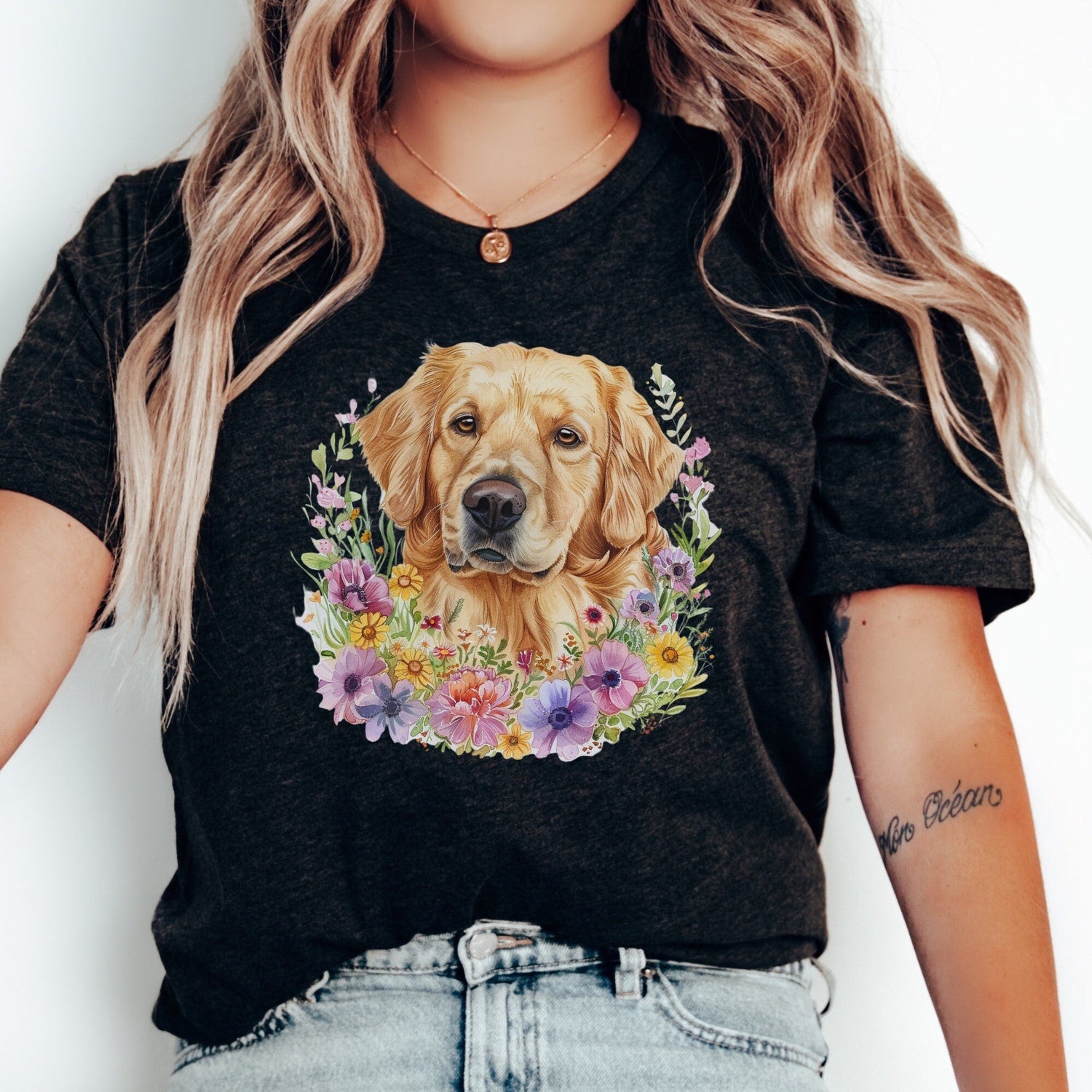Cute Golden Retriever Flower Shirt | Dog Mom T-Shirt | Golden Retriever Gifts | Retriever Dog Flower Tee | Floral Dog Tshirt | Gift for Her
