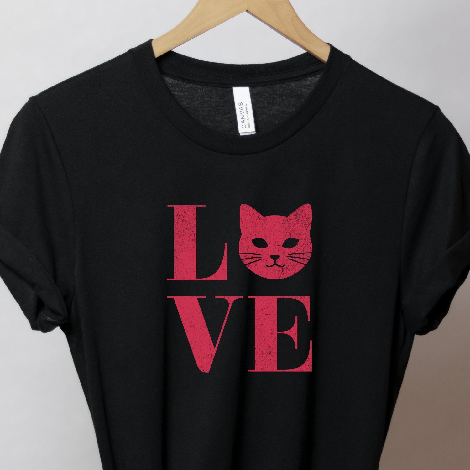 Cat Lover T-Shirt: LOVE Cat Graphic Tee