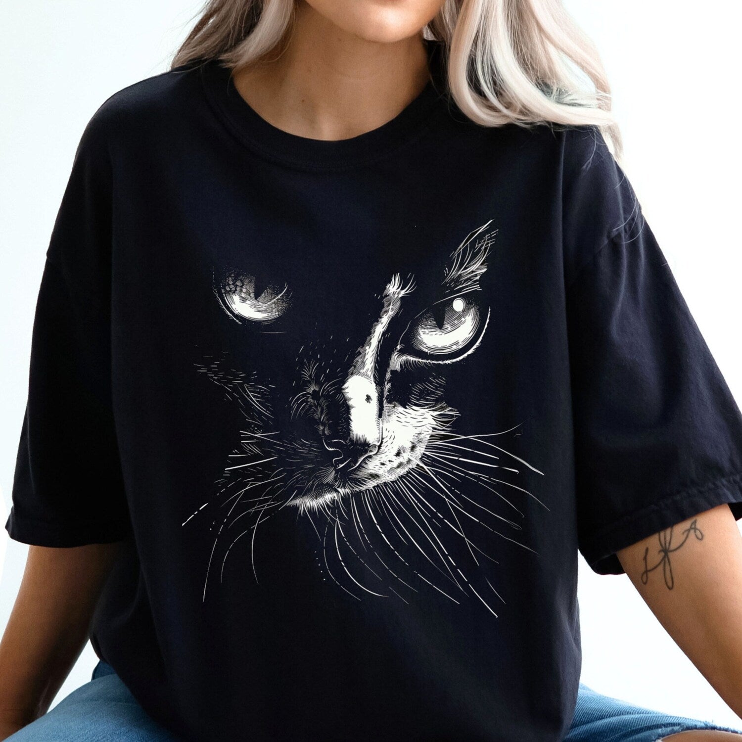 Oversized Cat Face T-Shirt: Soft-Washed Cotton, Trendy Cat Lover Tee
