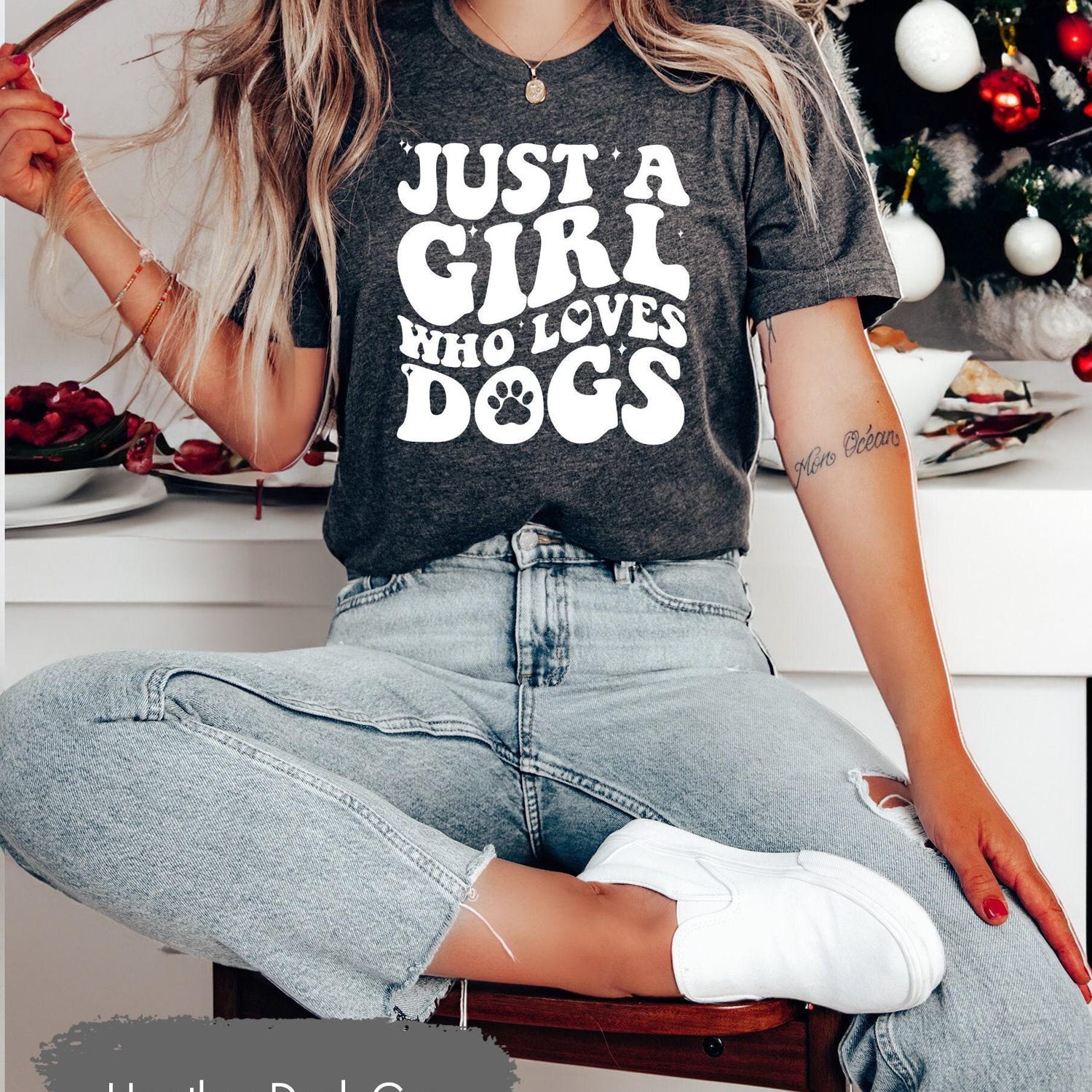 Just A Girl Who Loves Dogs Shirt, Dog Mom Shirt, Dog Mom Gift, Dog Mommy, Pet Owner Gifts, Dog Owner Gift, Christmas Dog, Dog Lover Tshirt