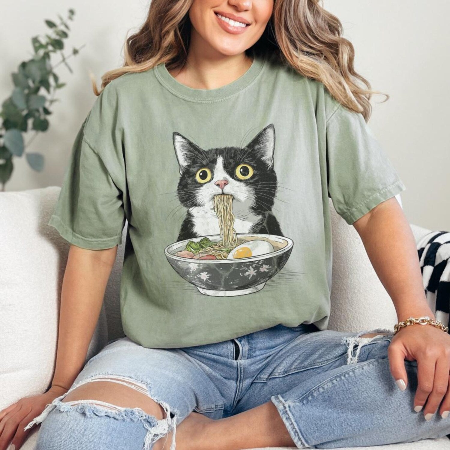 Comfort Colors Tuxedo Cat eating Ramen T-Shirt | Tuxedo Cat Shirt| Cat Lover Shirt| Japanese Shirt | Foodies Shirt | Gift for her