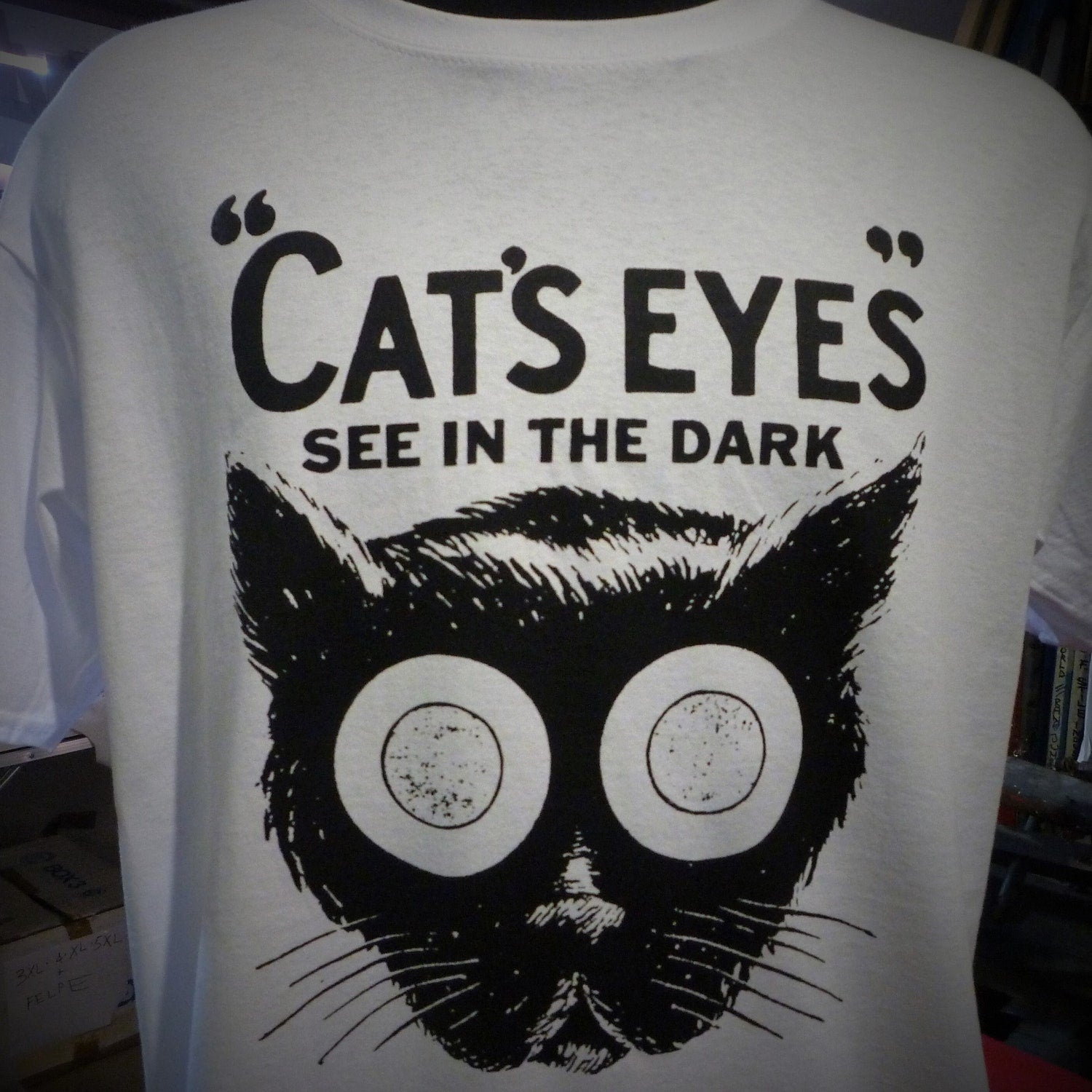 CAT'S EYES Large Print A3 T-Shirt - Bold Graphic Cat Lover Tee