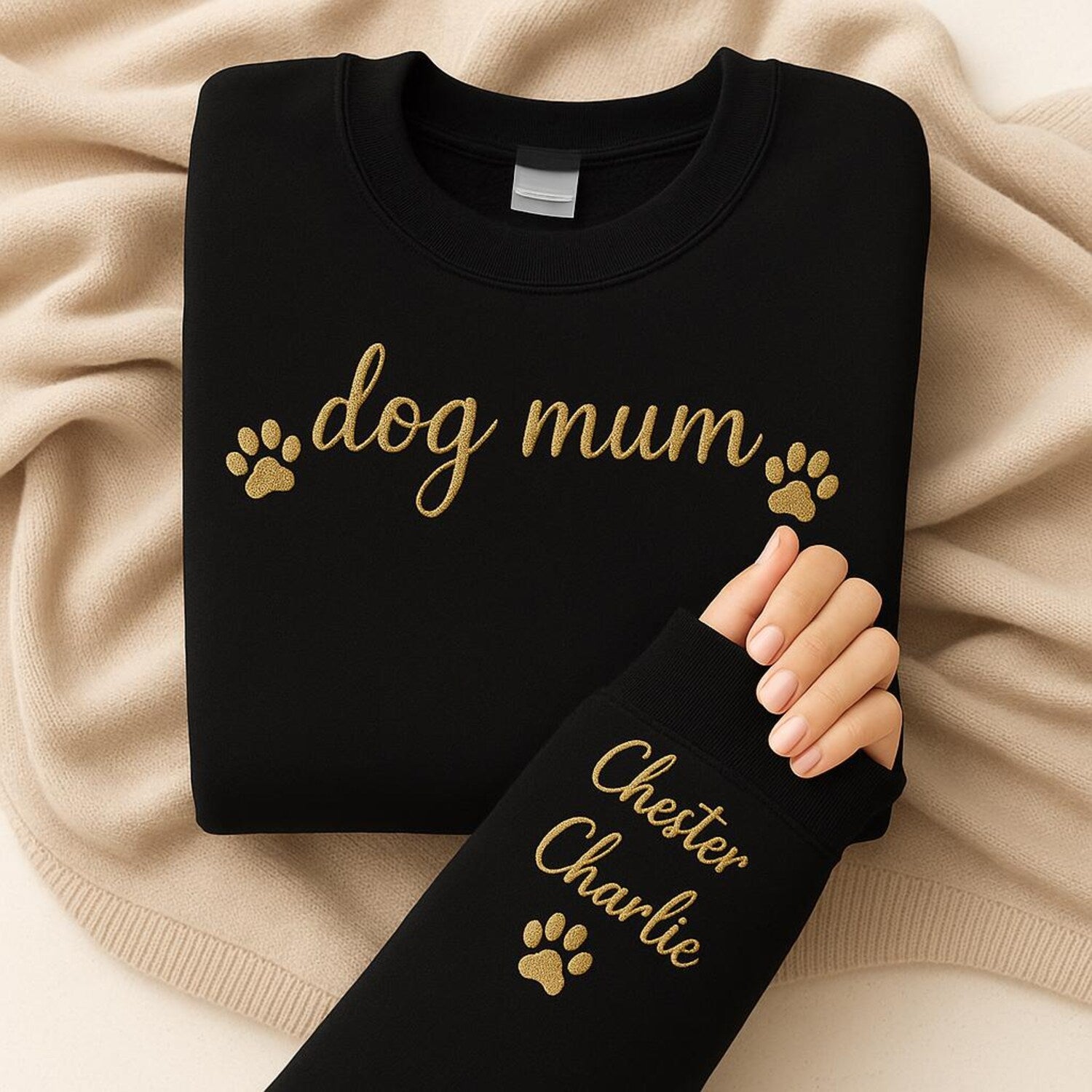 Personalised Embroidered Dog Mum Sweatshirt, Custom Pet Name Jumper with Paw Prints Dog Lover Gift for Her â Dog Owner Embroidery Gift