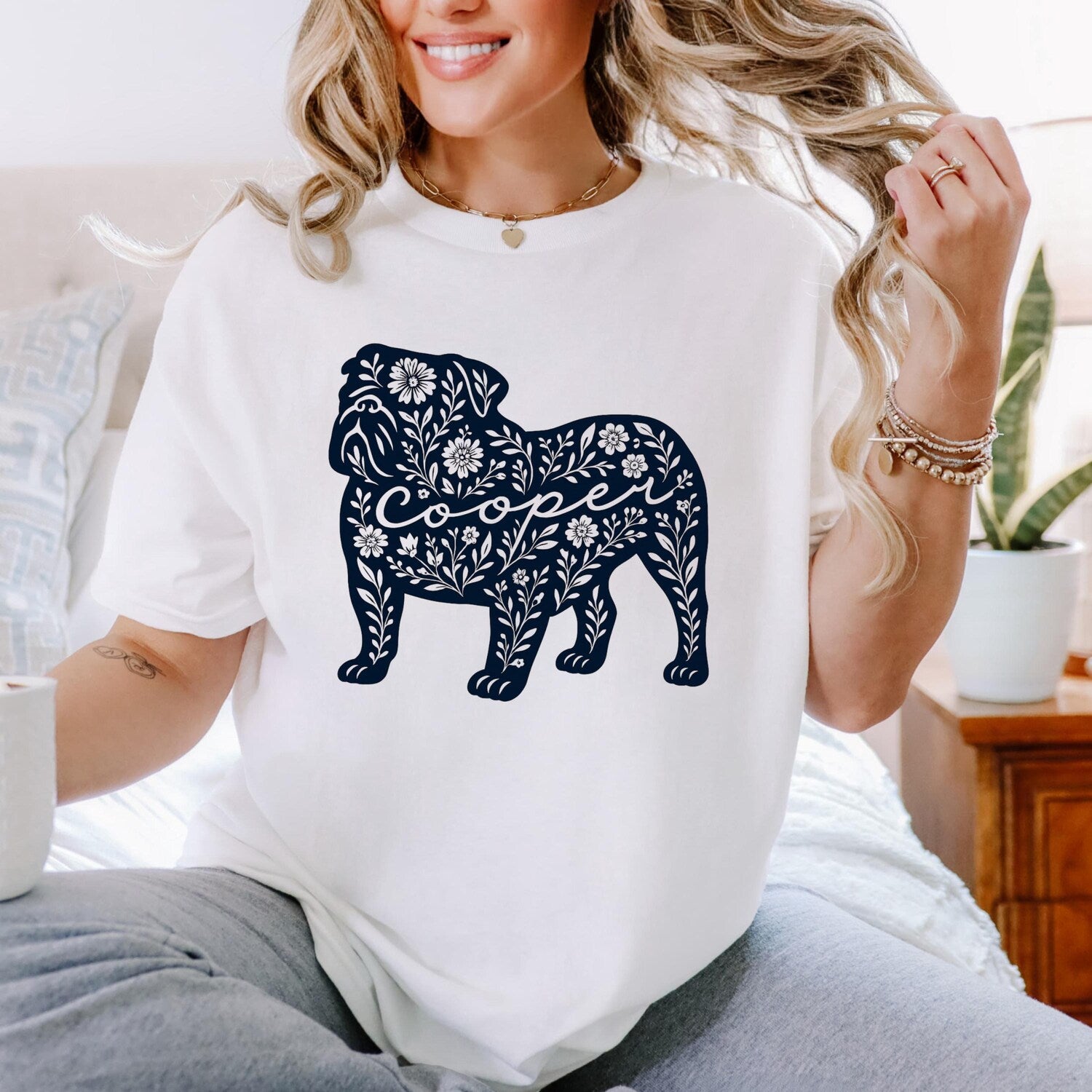 floral bulldog dog shirt dog mom t-shirt gift for bulldog owners flower lovers dog girl pet fans bulldog mom tee floral dog lover t-shirt