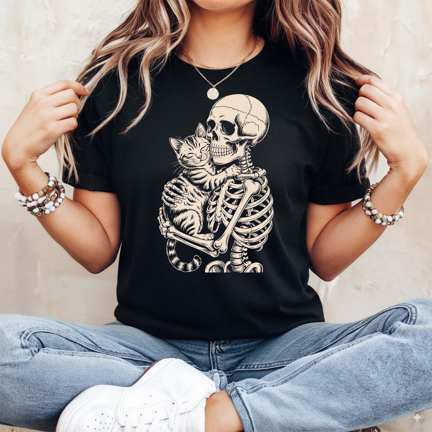 Skeleton Hugging Cat Halloween Tee Spooky Gothic Creepy Cat Lover T-Shirt Gifts