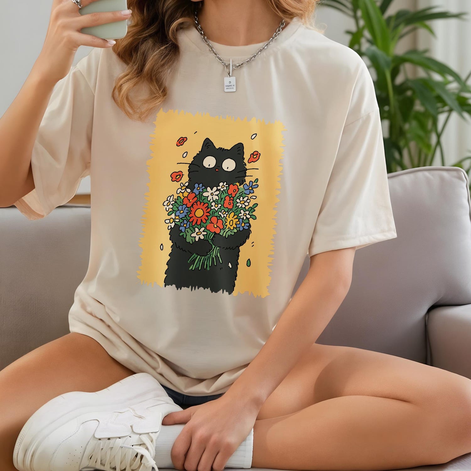 Bouquet-Holding Cat T-Shirt - Cute Comfort Colors Cat Lover Shirt Gift for Women
