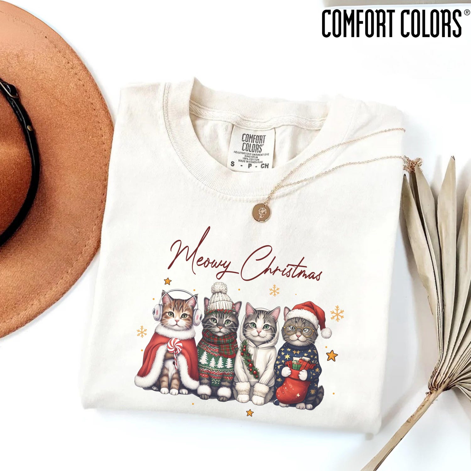 Comfort ColorsÂ® Christmas Cats T-Shirt: Festive Cat Lover Gift Tee