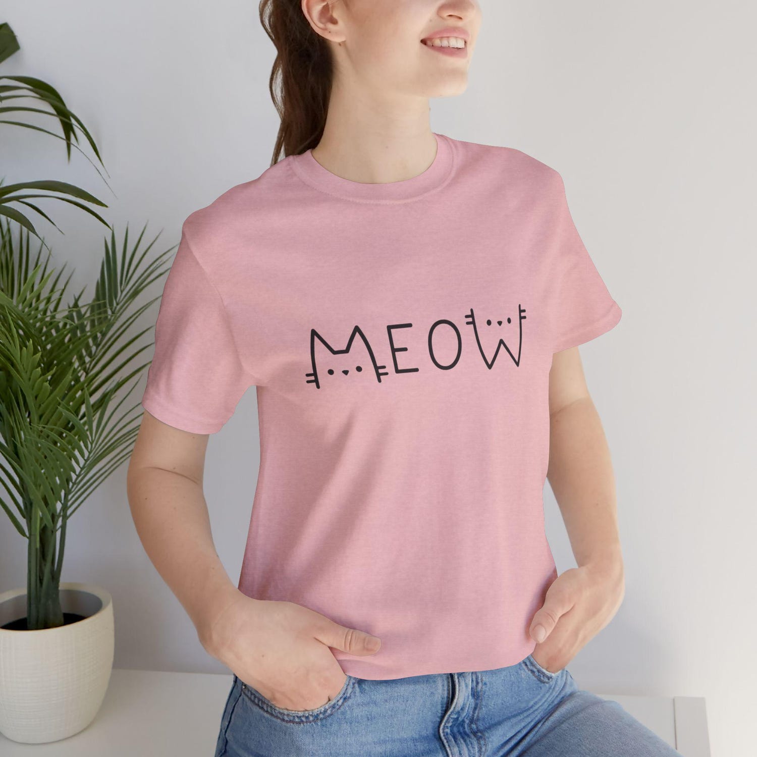 Cute Cat Lover T-Shirt | Meow Design Pet Gift | Kawaii Animal Apparel