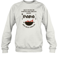 Alle Sitzen Im Garten Und Chillen Auer Papa Der Muss Grillen Sweatshirt