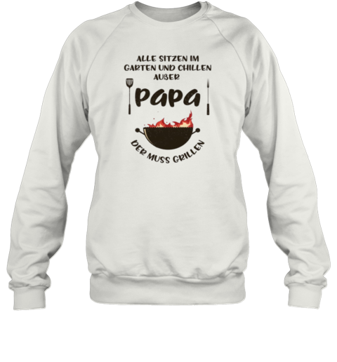 Alle Sitzen Im Garten Und Chillen Auer Papa Der Muss Grillen Sweatshirt