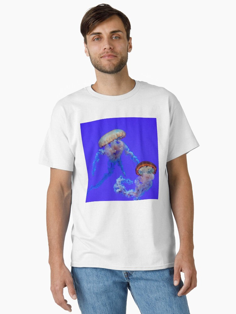Jelly fish in water Classic T-Shirt